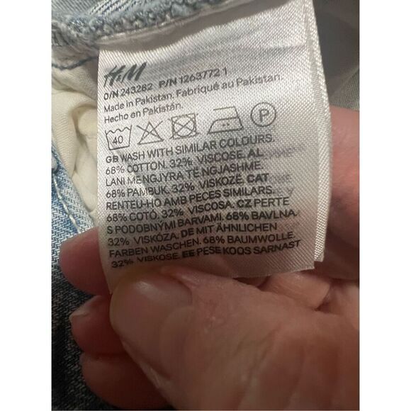 H&M Womans Baggy distressed Jeans Sz 16 NWT - Picture 5 of 7